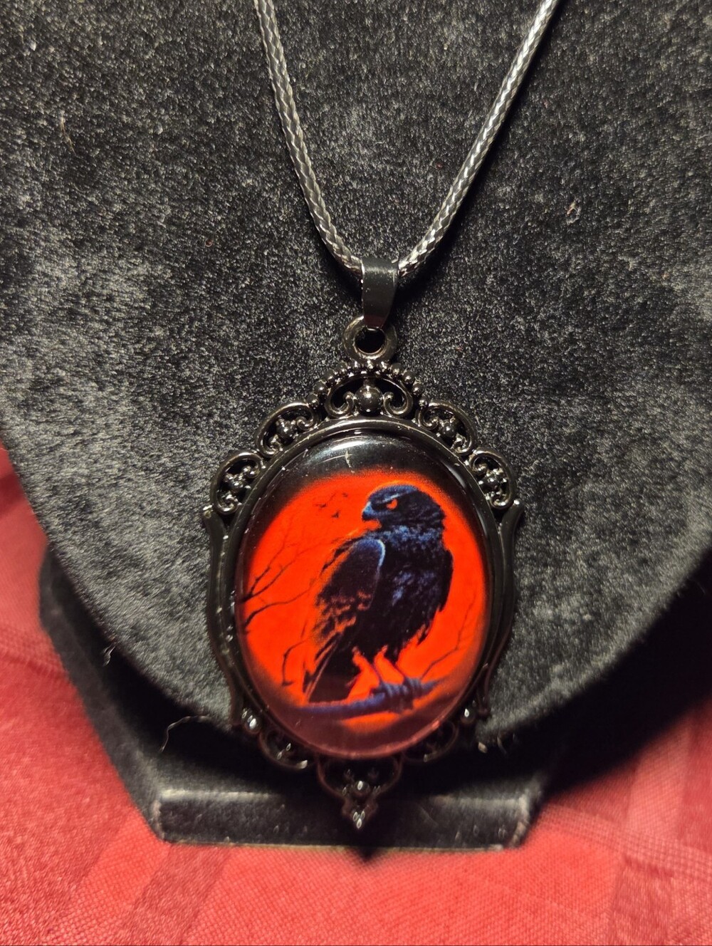 NWT Gorgeous Gothic Raven Blood Moon Cameo Necklace 18" + Extender
